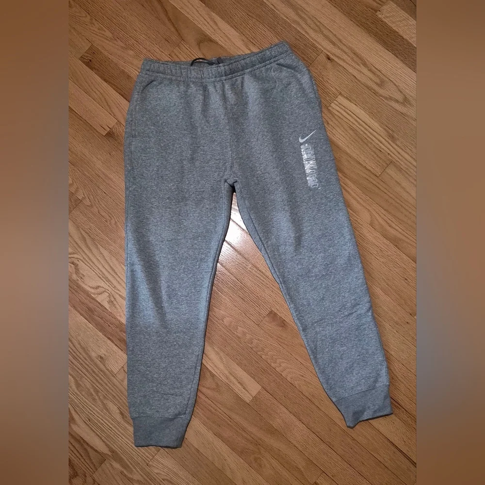 NEW Nike Men's Large Light Gray Solo Swish Joggers NWT - Picture 2 of 7